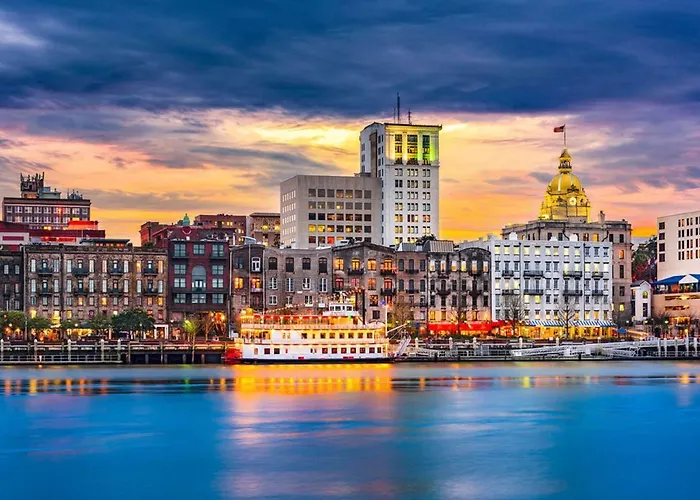 Walk Score 90!!-Historic Downtown District-2 Blocks To Famous Forsyth Park- Huge Private Patio-Private Parking