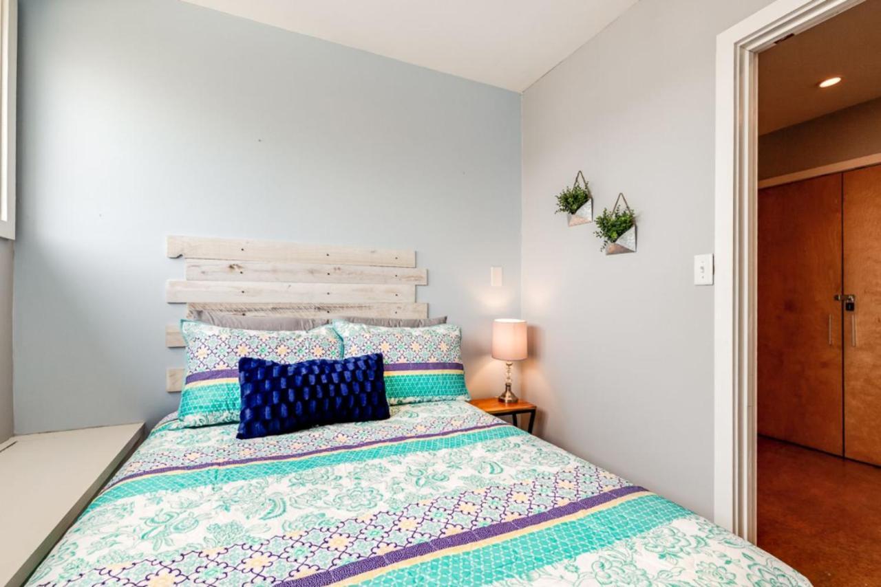 Walk Score 90!!-historic Downtown District-2 Blocks To Famous Forsyth Park- Huge Private Patio-private Parking Сasa de vacaciones Savannah