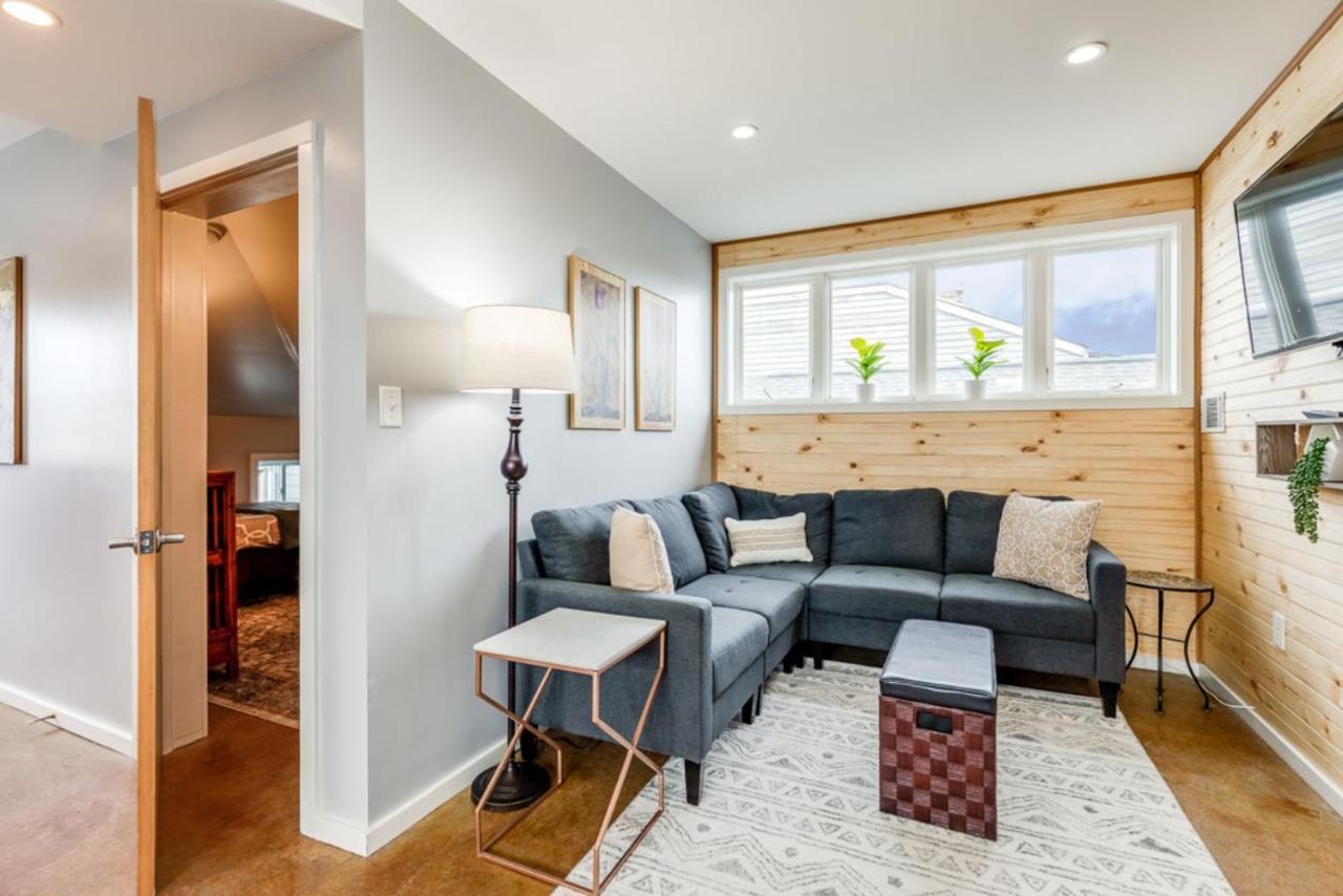Walk Score 90!!-historic Downtown District-2 Blocks To Famous Forsyth Park- Huge Private Patio-private Parking Savannah