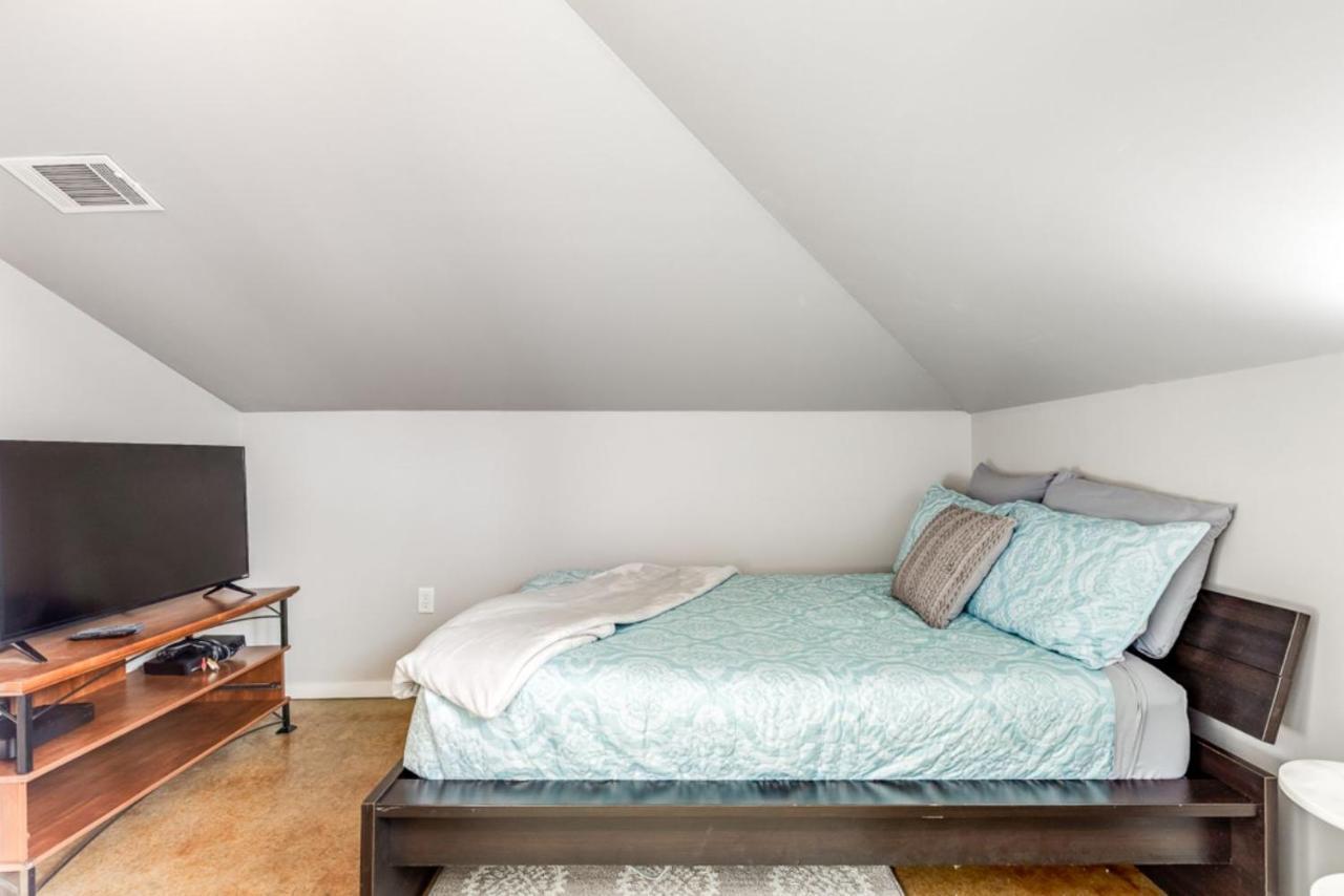 Walk Score 90!!-historic Downtown District-2 Blocks To Famous Forsyth Park- Huge Private Patio-private Parking Сasa de vacaciones *