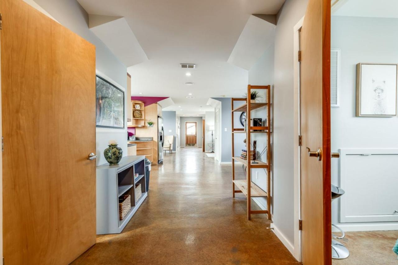 Walk Score 90!!-historic Downtown District-2 Blocks To Famous Forsyth Park- Huge Private Patio-private Parking *