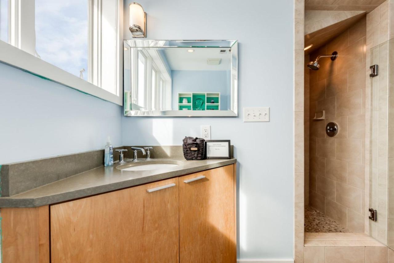 Walk Score 90!!-historic Downtown District-2 Blocks To Famous Forsyth Park- Huge Private Patio-private Parking * Savannah