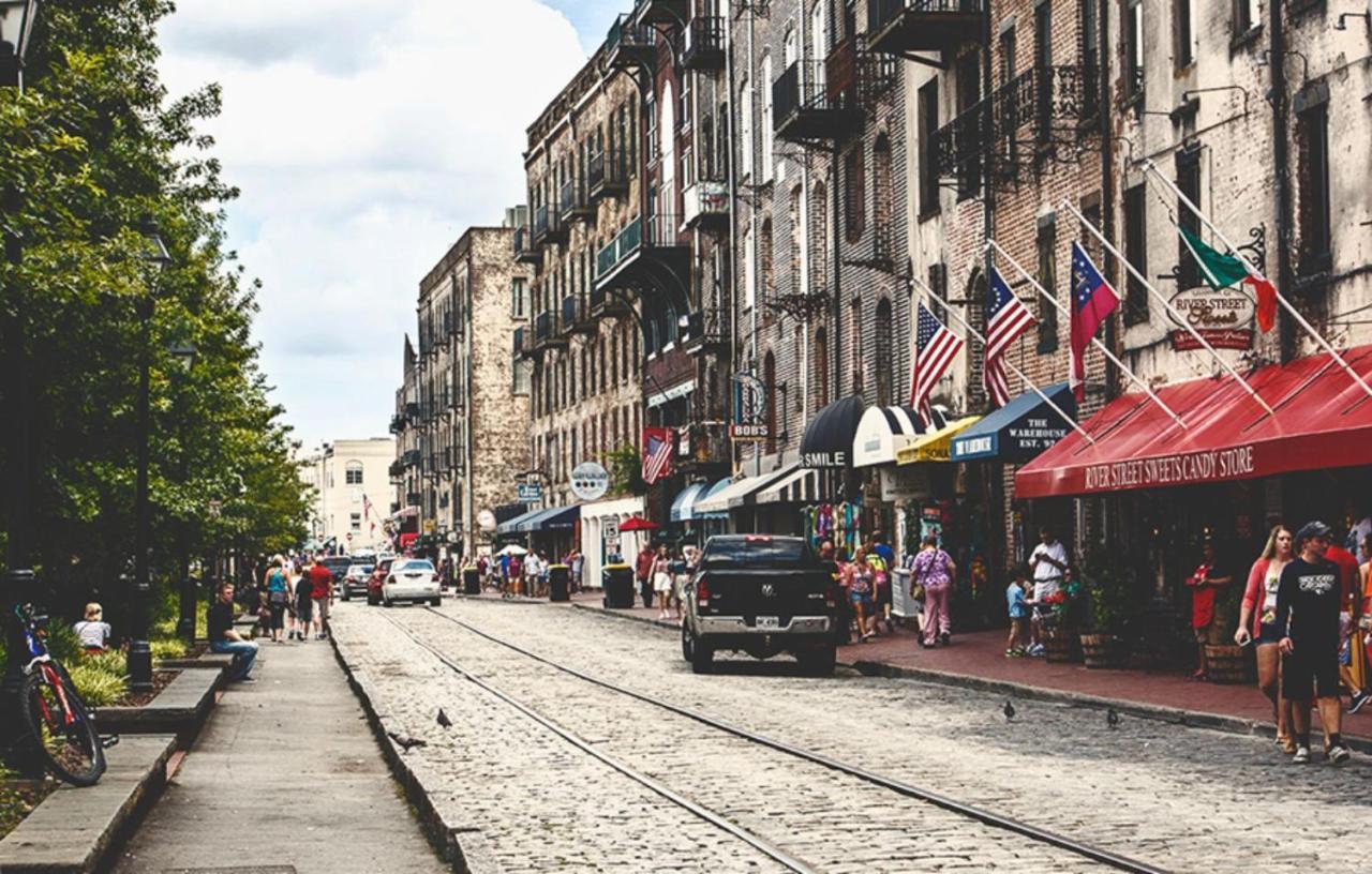Сasa de vacaciones Walk Score 90!!-historic Downtown District-2 Blocks To Famous Forsyth Park- Huge Private Patio-private Parking *