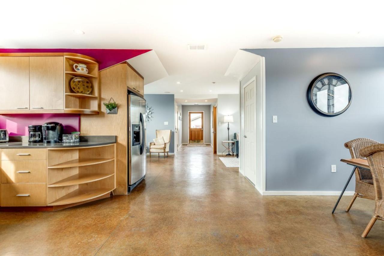 Walk Score 90!!-historic Downtown District-2 Blocks To Famous Forsyth Park- Huge Private Patio-private Parking *
