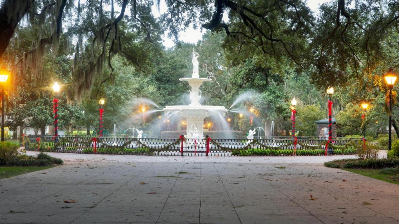 Сasa de vacaciones Walk Score 90!!-historic Downtown District-2 Blocks To Famous Forsyth Park- Huge Private Patio-private Parking