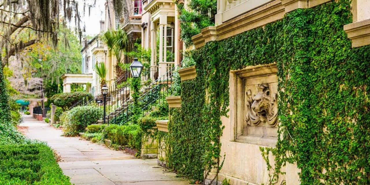 Walk Score 90!!-historic Downtown District-2 Blocks To Famous Forsyth Park- Huge Private Patio-private Parking *